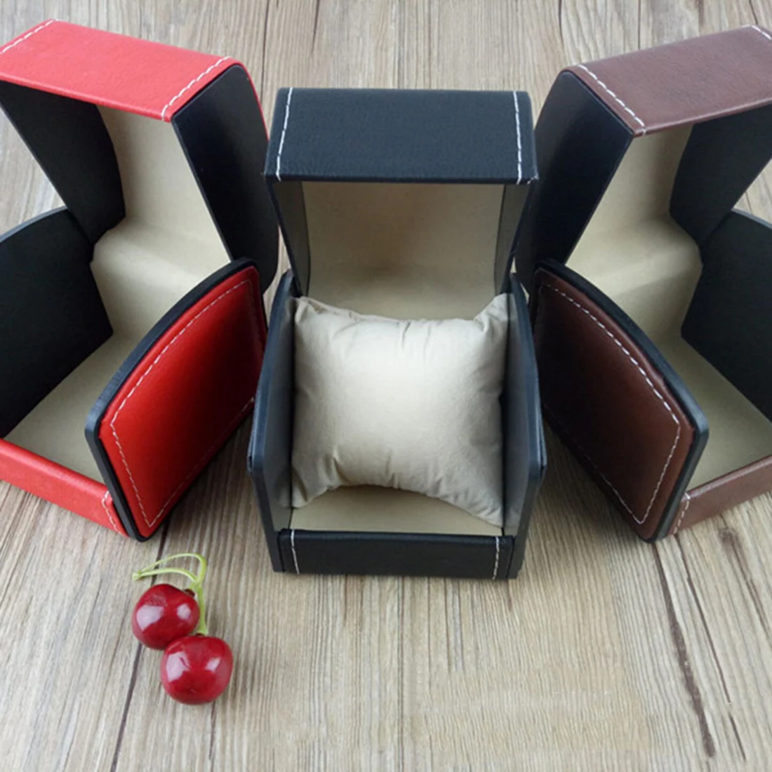 

PU Leather Curved Watch Box Watch Box Faux Leather Square Jewelry Watch Case Display Gift Box With Pillow Cushion High-grade