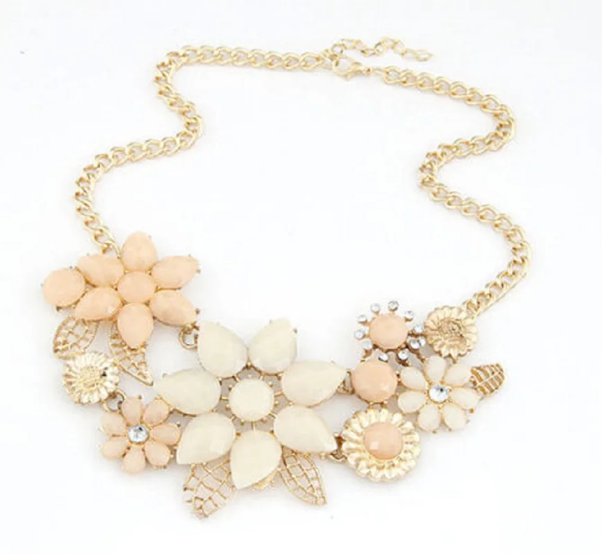 романтический стиль аксессуары. украшения бежевого цвета. украшения бежевого цвета. золотисто коричневые бисерный жгут. домашний украшения бежевый.