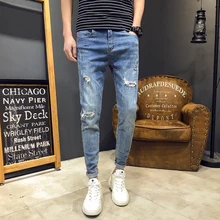 Весна и новые летние тренд Корейская версия пары Повседневное модные эластичные тонкие спортивные отверстие джинсы с принтом в уличном стиле