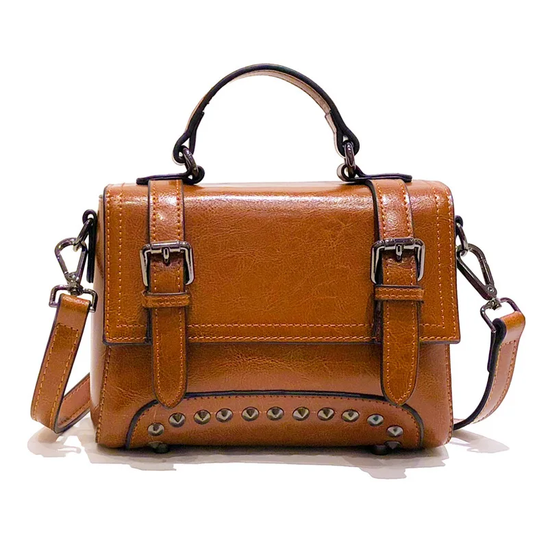 

Guangzhou New Pattern Genuine Leather Woman Package Korean Demeanour Rivet Wax Oil Cowhide Handbag