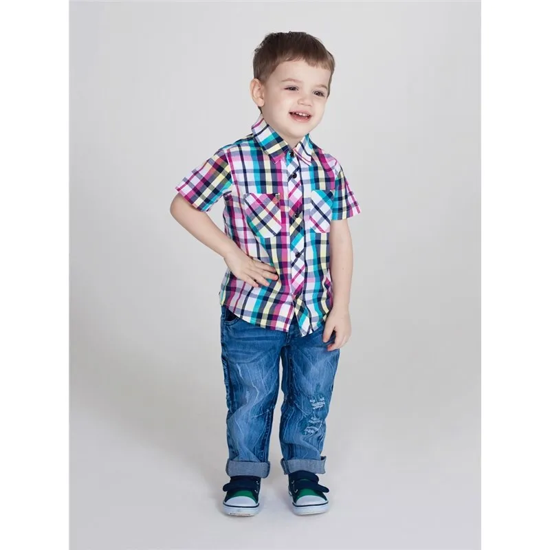 темно синие футболки детские. реплика мальчика. фотосессия для мальчика 5 лет идеи. детские футболки для мальчиков. ребенок в трикотажной майке.