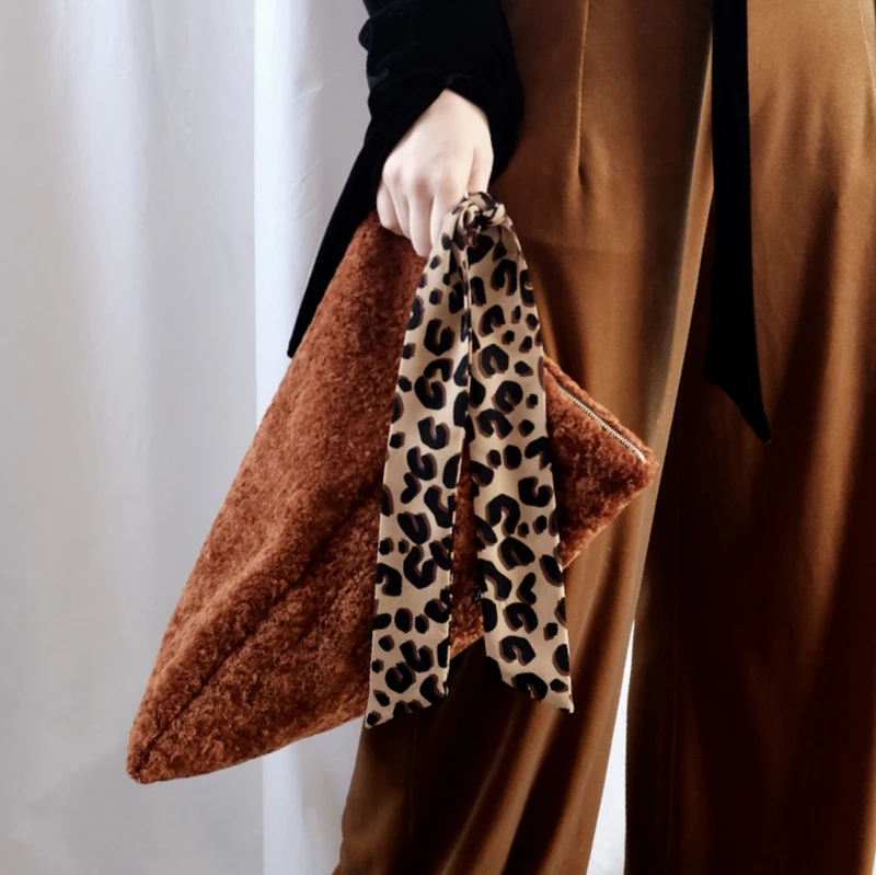 

[Super Seabob] 2019 Spring summer Woman new brown color zipper soft wool fabric spliced leopard Ribbon Day clutches LM087