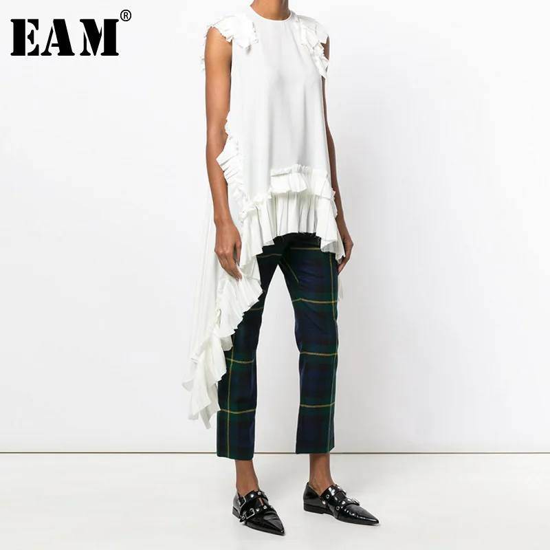  [EAM] 2020 New Spring Summer Round Neck Sleeveless Black Irregular Hem Pleated Loose Shirt Women Bl