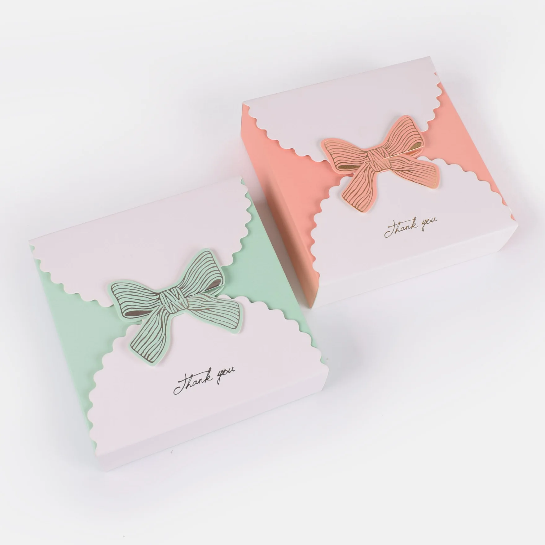 

20PCS Sweet Boxes For Weddings Bronzing Bow Pink Candy Paper Box Birthday Birthday Party Favor Gift Box Packaging Soap Cardboard