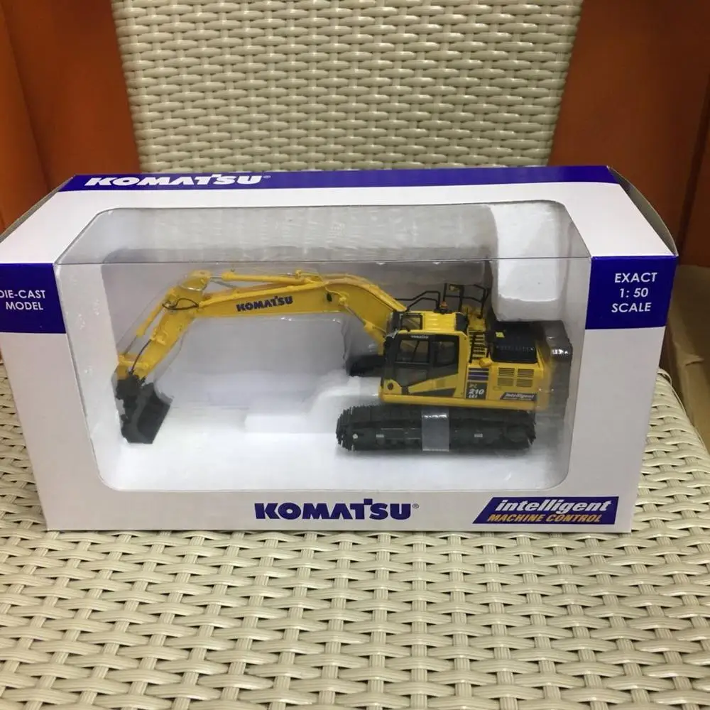 Универсальный хобби 1/50 весы Komatsu PC210LCi-11 литой экскаватор модели UH8123 |