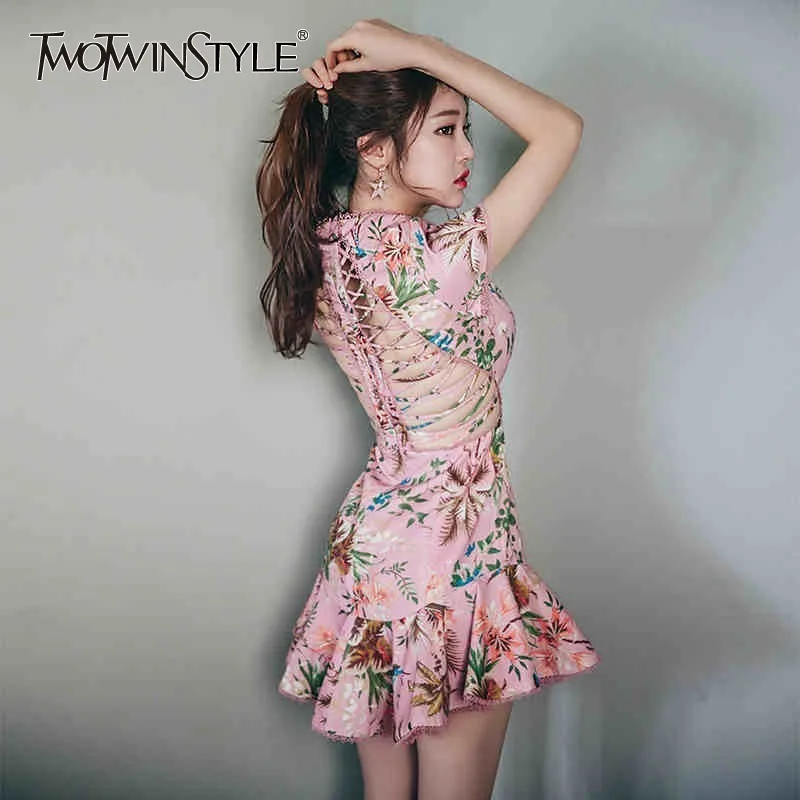 Женское мини платье TWOTWINSTYLE весеннее с круглым вырезом коротким рукавом и
