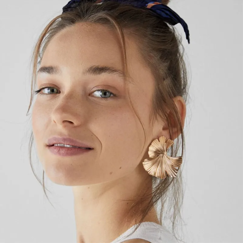 

ZA New Brand Leaf Plant Drop Earrings Metal Gold Statement Earrings for Women Simple Irregular Flower Party Fashion Jewelry