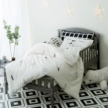 Двухслойный хлопковый марлевый Детский комплект из 3 шт./компл., постельные принадлежности, детский пододеяльник, покрывала, наволочки, черно-белый принт с героями мультфильмов