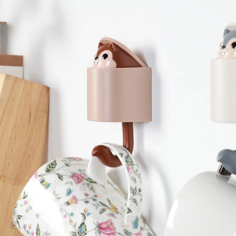 

1PCS Creativity Outstretch Squirrel Hook 2Colors Strong Home Kitchen Cute Wall Hook Home Decoration Kitchen Bathroom Accessories