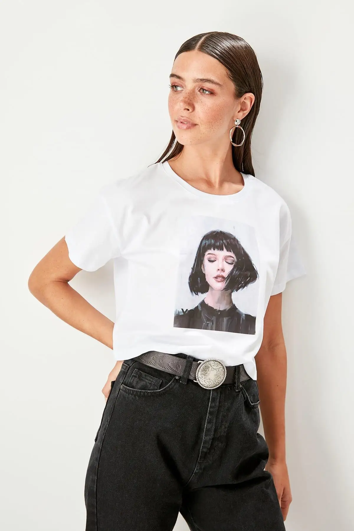 

Trendyol White Printed Crop Knitted T Shirt TWOSS19BX0145