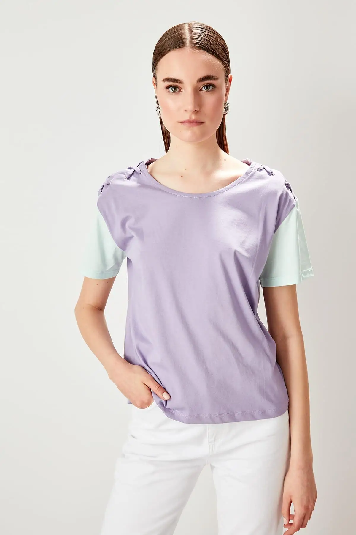 

Trendyol Lilac Shoulders Lacing Detaylı Knitted T Shirt TWOSS19VG0257