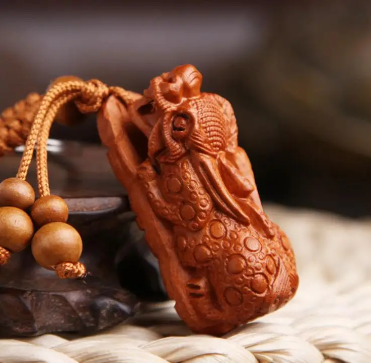

Chinese Peach Wood Carved Mythical Animals Pixiu Brave Troops Bring Safe And Good Luck Exquisite Car Key Chain Pendant