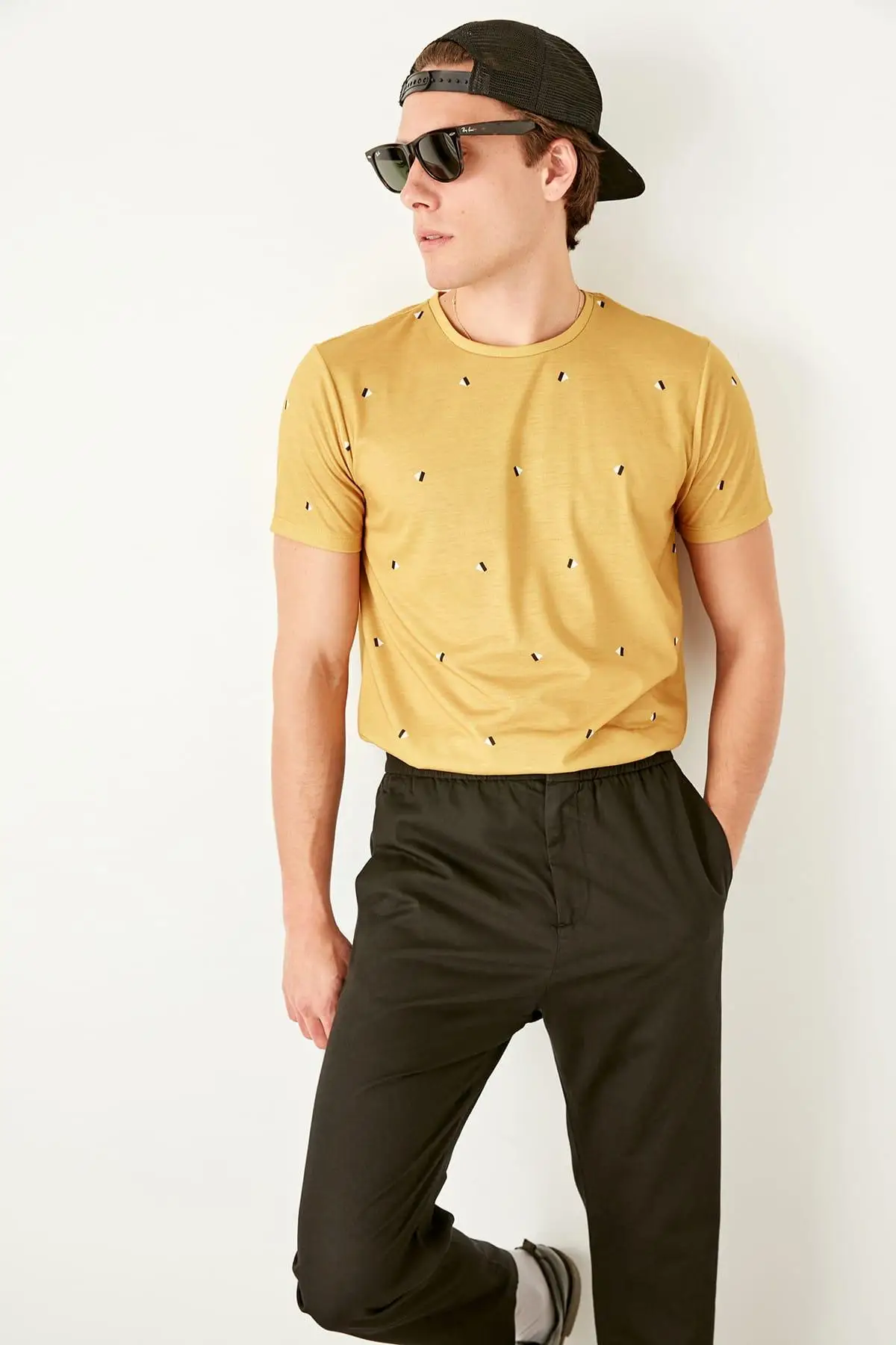

Trendyol Mustard Male Digital Printed T Shirt TMNSS19TX0051