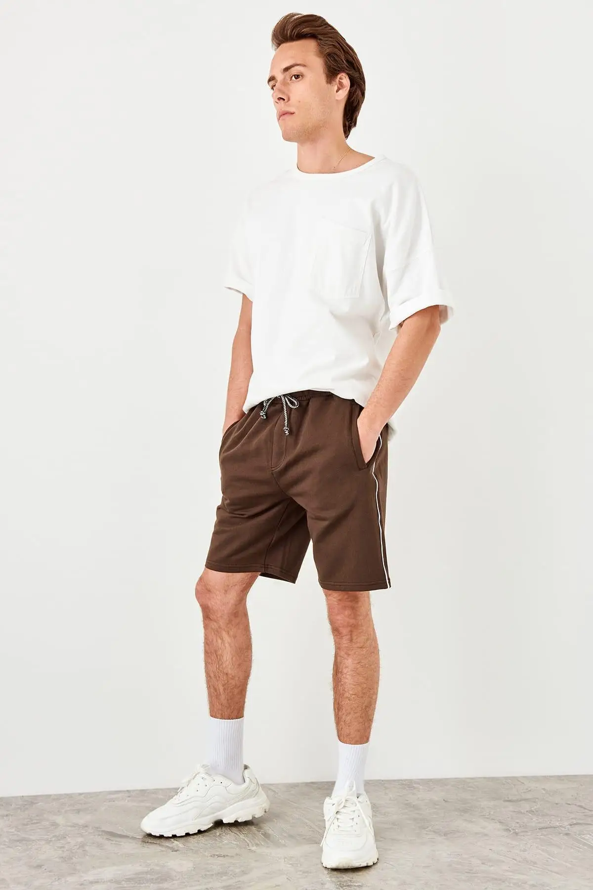 

Trendyol New Brown Men Yanı Stripe Shorts TMNSS19VL0033
