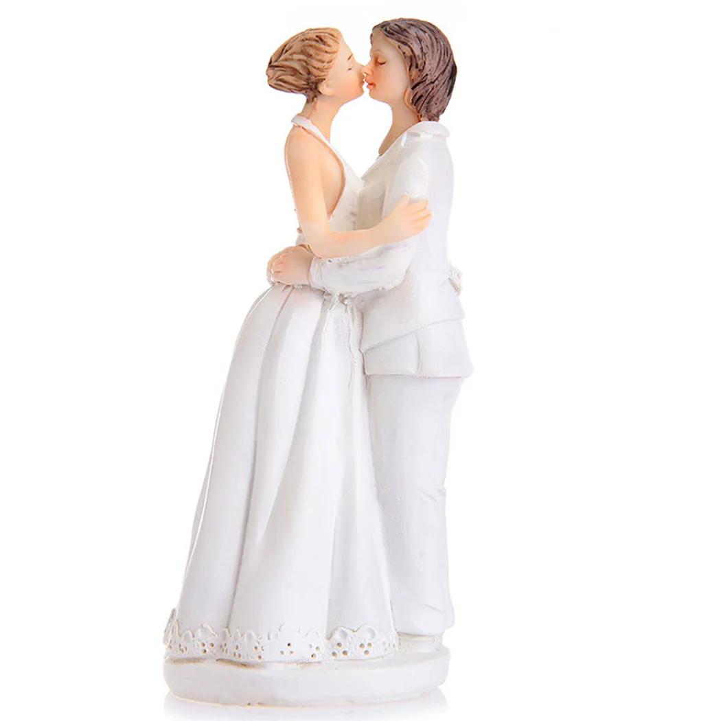 

Resin Figurine Crafted Cake Topper Figurine Romantic Wedding Decor for Valentine's Day Character Hair Color Random