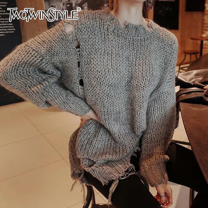 TWOTWINSTYLE рваные вязание свитер для женщин с длинным рукавом кисточкой тонкий