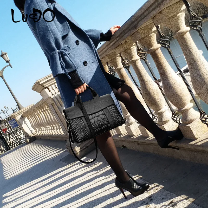 LUCDO الأزياء التمساح المرأة حقائب جلدية فاخرة التمساح الأعلى مقبض حقيبة عالية الجودة كبيرة حمل السيدات حقيبة ساع كيس LUCDO الأزياء التمساح المرأة حقائب جلدية فاخرة التمساح الأعلى مقبض حقيبة عالية الجودة كبيرة حمل السيدات حقيبة ساع كيس