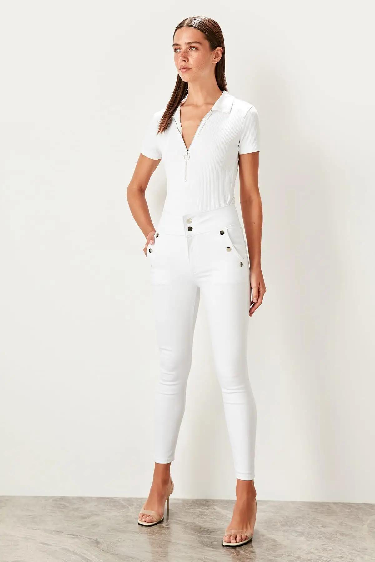 Trendyol/белые узкие джинсы с высокой талией на пуговицах TWOSS19LR0254
