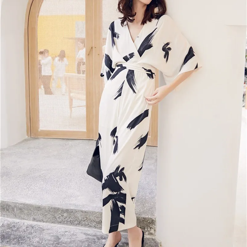 New Arrival Summer Women V-Neck Slim Jumpsuits Female Floral Print Three Quarter Sleeve Wide-Leg Rompers New Arrival Summer Women V-Neck Slim Jumpsuits Female Floral Print Three Quarter Sleeve Wide-Leg Rompers