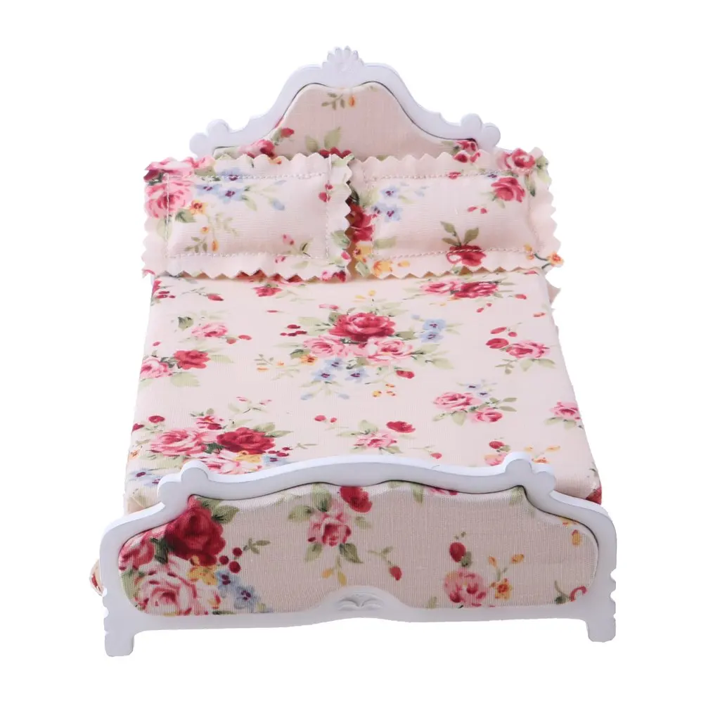  1:12 Scale Dollhouse Bedroom Furniture Wooden Floral Double Bed with 2 Pillow Model Miniature Doll 