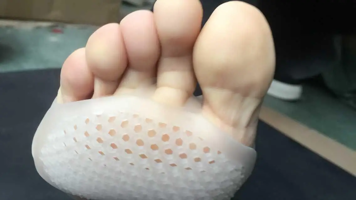 

1 pair for women high-heeled shoes Shoe Cushions Pain Relief Forefoot Pad Soft Toe corrector breathable Silicone Gel Honeycomb