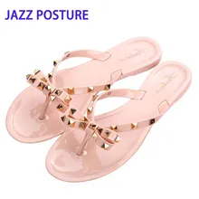 Модные женские сандалии тапки из прозрачного пластика с v-образным вырезом и бантом пляжная обувь с гвоздями летние тапочки с заклепками сандалии-стринги телесного цвета y437