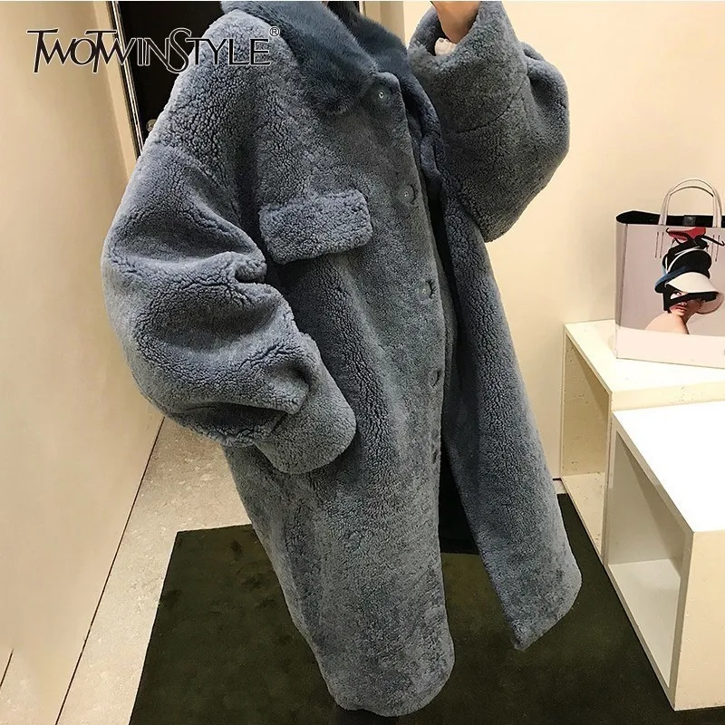 TWOTWINSTYLE искусственный мех ягненка пальто Для женщин с длинным рукавом норки