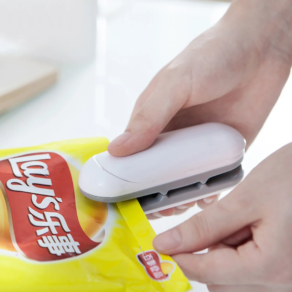 Chip Bag Resealer Portable Sealing Tool Mini Handheld Plastic Package Air Tight Re Sealer Snack Seal Heat 1pc keep food fresh 3