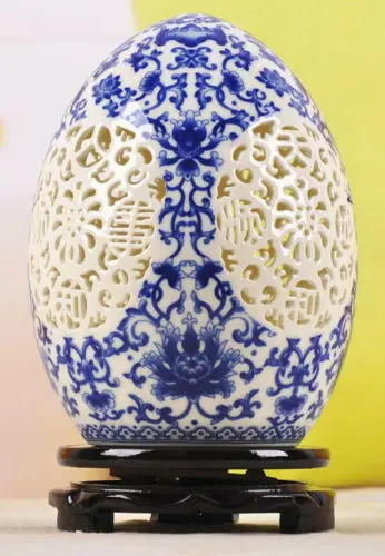 

Chinese Hand Painted Blue And White Porcelain Hollow Out Egg Vase Lampshade & Base