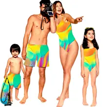 Одинаковые Семейные купальники для мужчин, женщин, детей, мальчиков и девочек, пляжная одежда с цветочным рисунком, купальный костюм