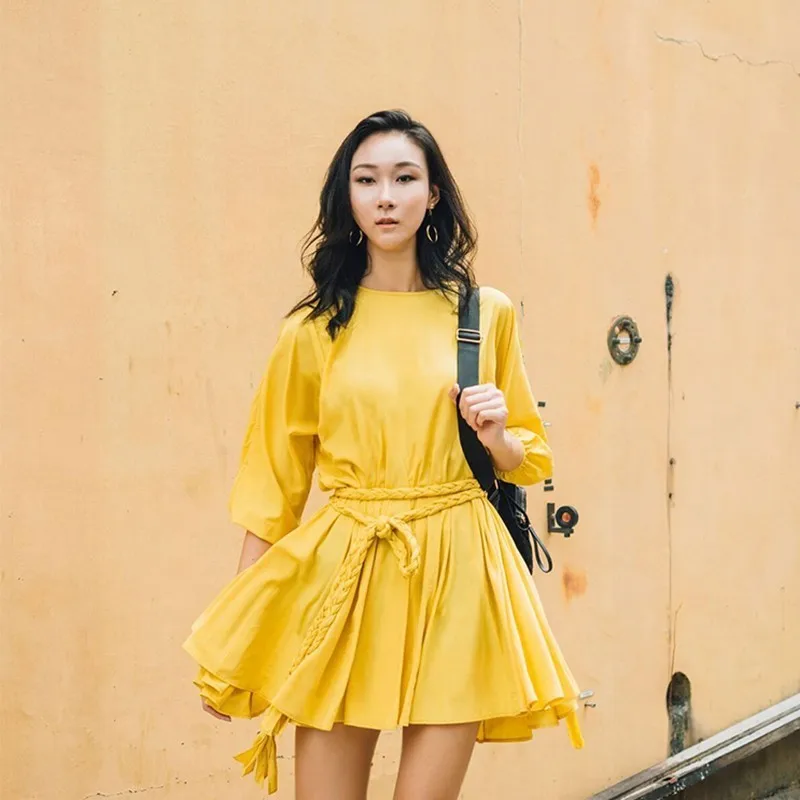Короткое платье TWOTWINSTYLE весеннее однотонное мини с круглым вырезом длинными