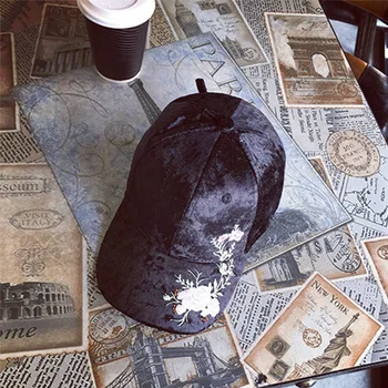 

2019 New Unisex Vintage Gold Velvet Flower Baseball Hat Autumn/winter Lady Pure Color Warm Casual Ride Shading Cap Harajuku