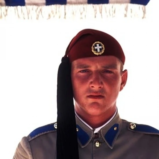 Close Up of Soldier in Traditional Dress Athens Greece Poster Print by Bill Bachmann (12 x 17) | Дом и сад