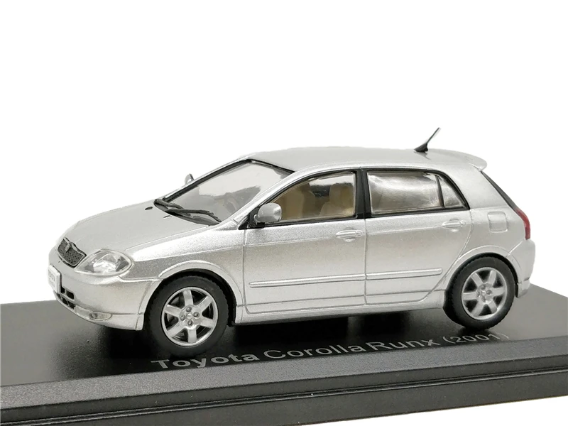 

1:43 Toyota Corolla Runx 2001 Diecast Model Car