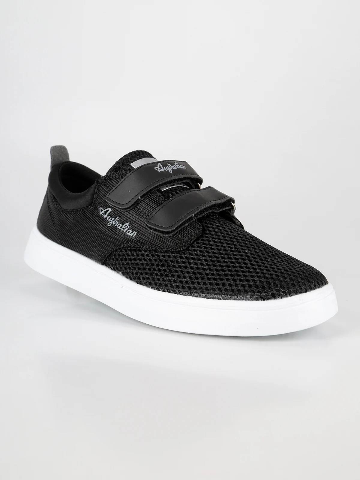 black flat sneaker shoes