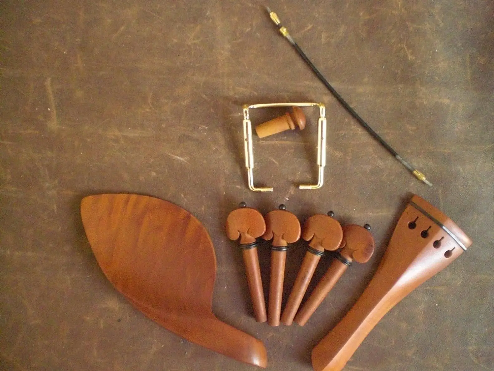 

1 Set JUJUBE Violin fitting 001# with tail gut and GOLD chin rest screw 4/4
