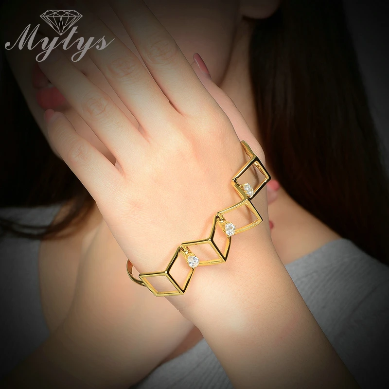 

Mytys Geometry Palm Bangle The Back of The Hand Fashion Jewelry For Women Palm Bracelet Handlet R929