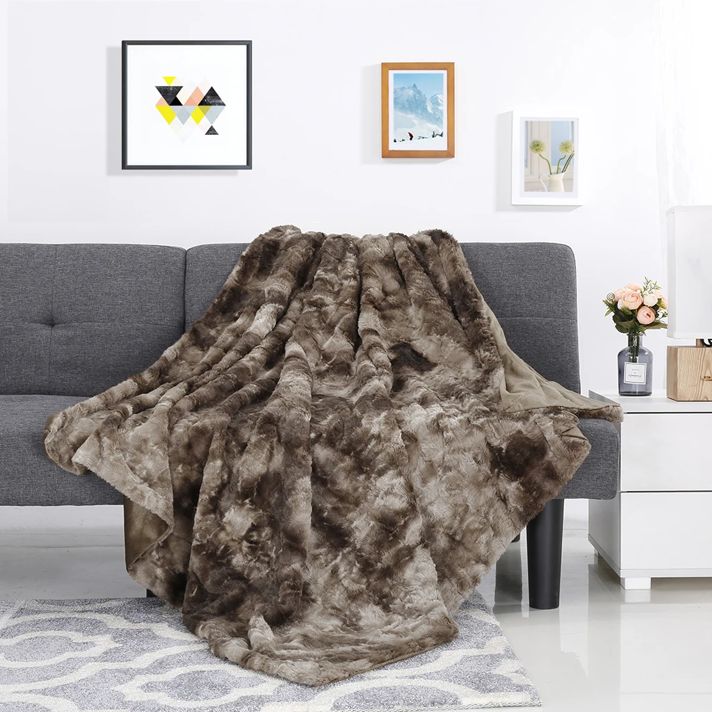 LANGRIA Faux Fur Fleece Blanket Throw Soft Fur Throw Blanket on the
