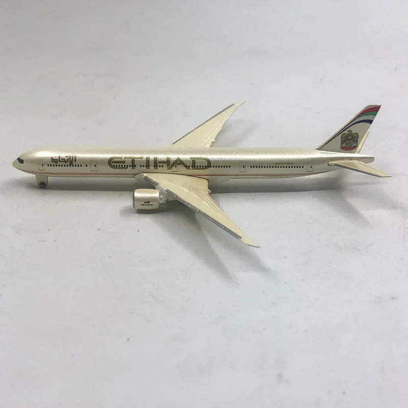 Новое специальное литье 1:600 воздушным транспортом 777 300er Adi авиации модель