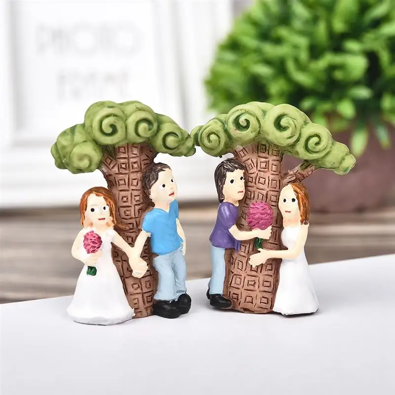 

1pc Random Color Sweet Couple Under Tree Figurines Lover Gifts Miniatures Micro Landscape Decoration Doll House Ornaments