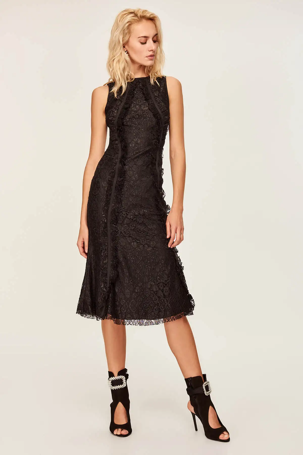 

Trendyol Detail Black Ruffle Lace Dress TPRAW19FZ0445