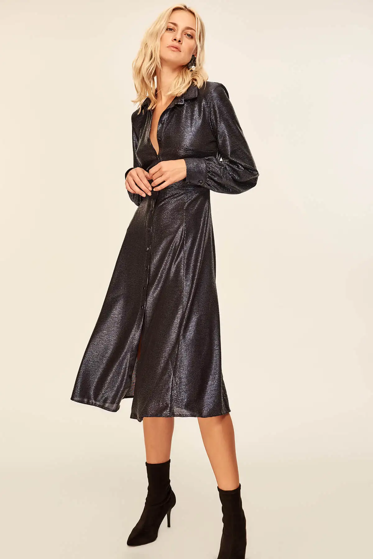 

Trendyol Glossy Dark Blue Dress TPRAW19FZ0396