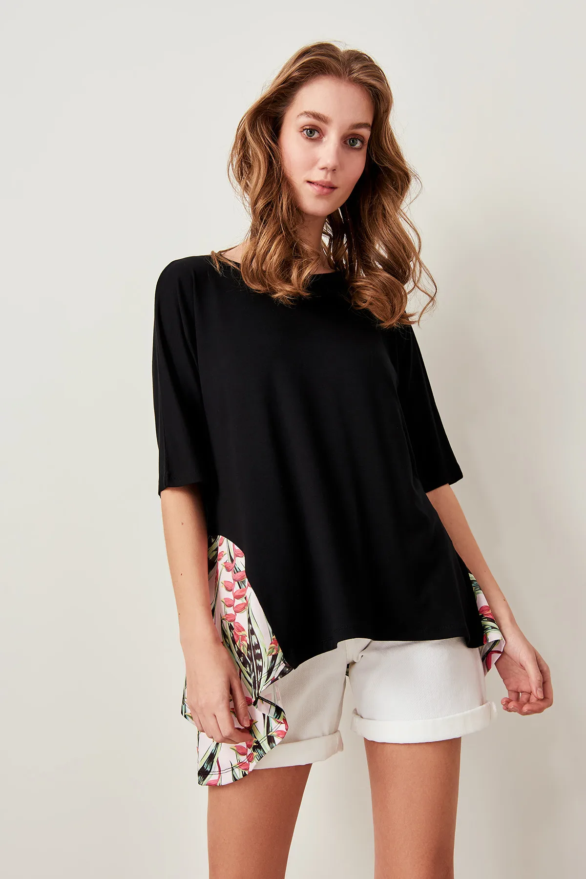 

Trendyol Black Patterned Knit Tops TWOSS19VG0113