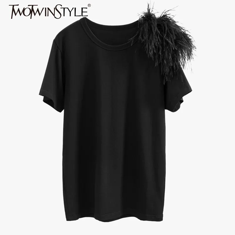 Comprar TWOTWINSTYLE 2019 verano Casual negro camisetas femeninas cuello redondo manga corta Patchwork plumas mujeres camisetas elegante moda nueva