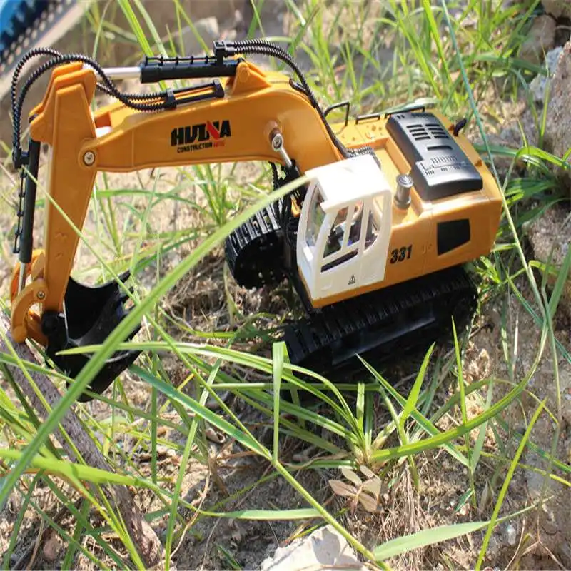 

HUINA 1331 1/18 2.4G RC Chargable Electric Excavator Model Engineering Digging Toys High Quality