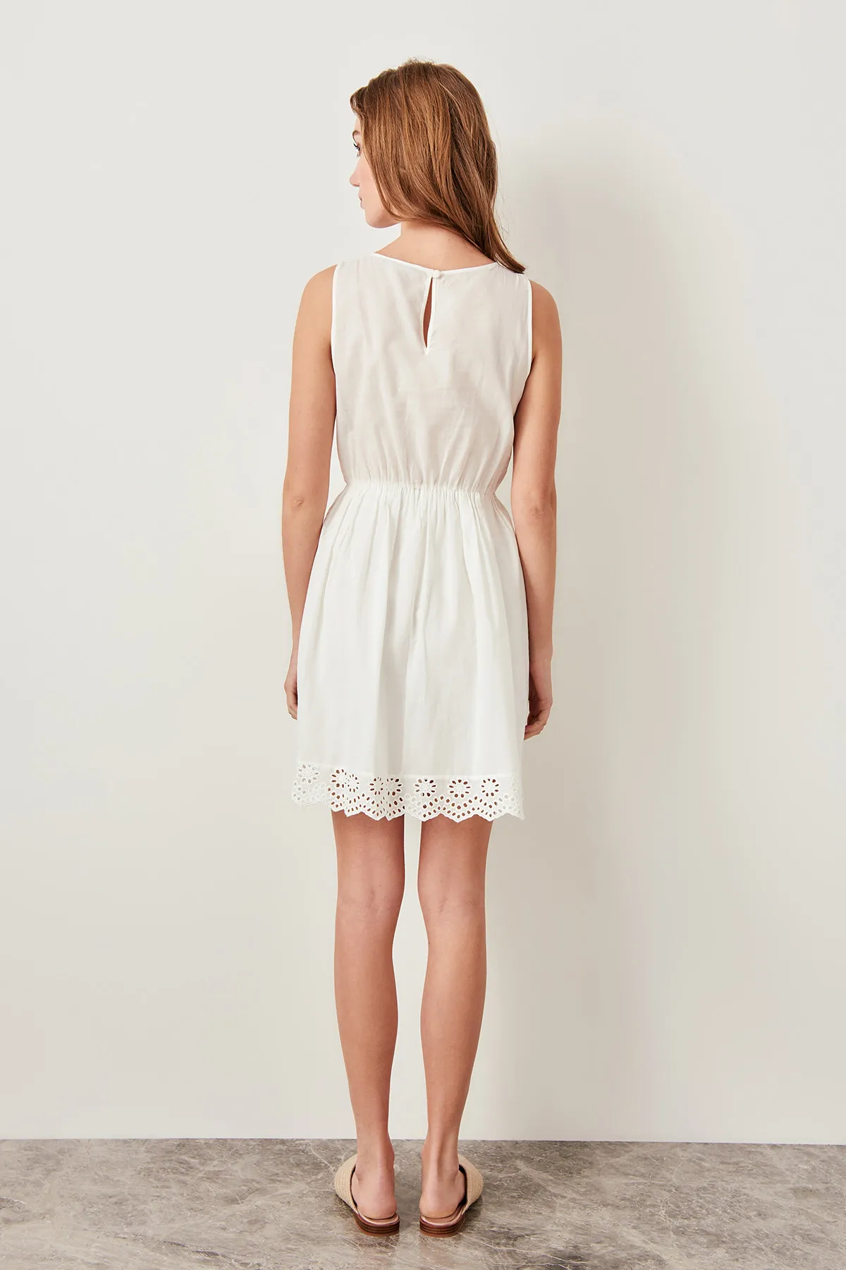Trendyol подробное платье Brode экрю TWOSS19XO0050|Платья| |