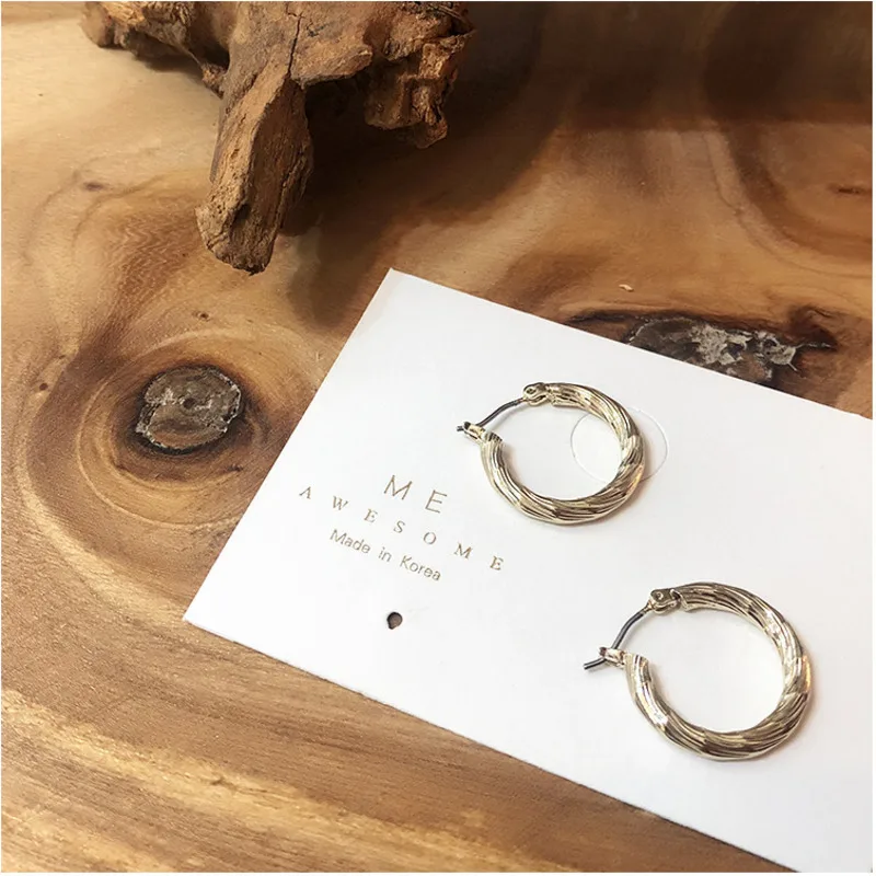 

2019 Korean Fashion Round Earrings Baroque Simple Metal Earrings Copper For Women hoop Earrings Female 2019 Geometric NEW