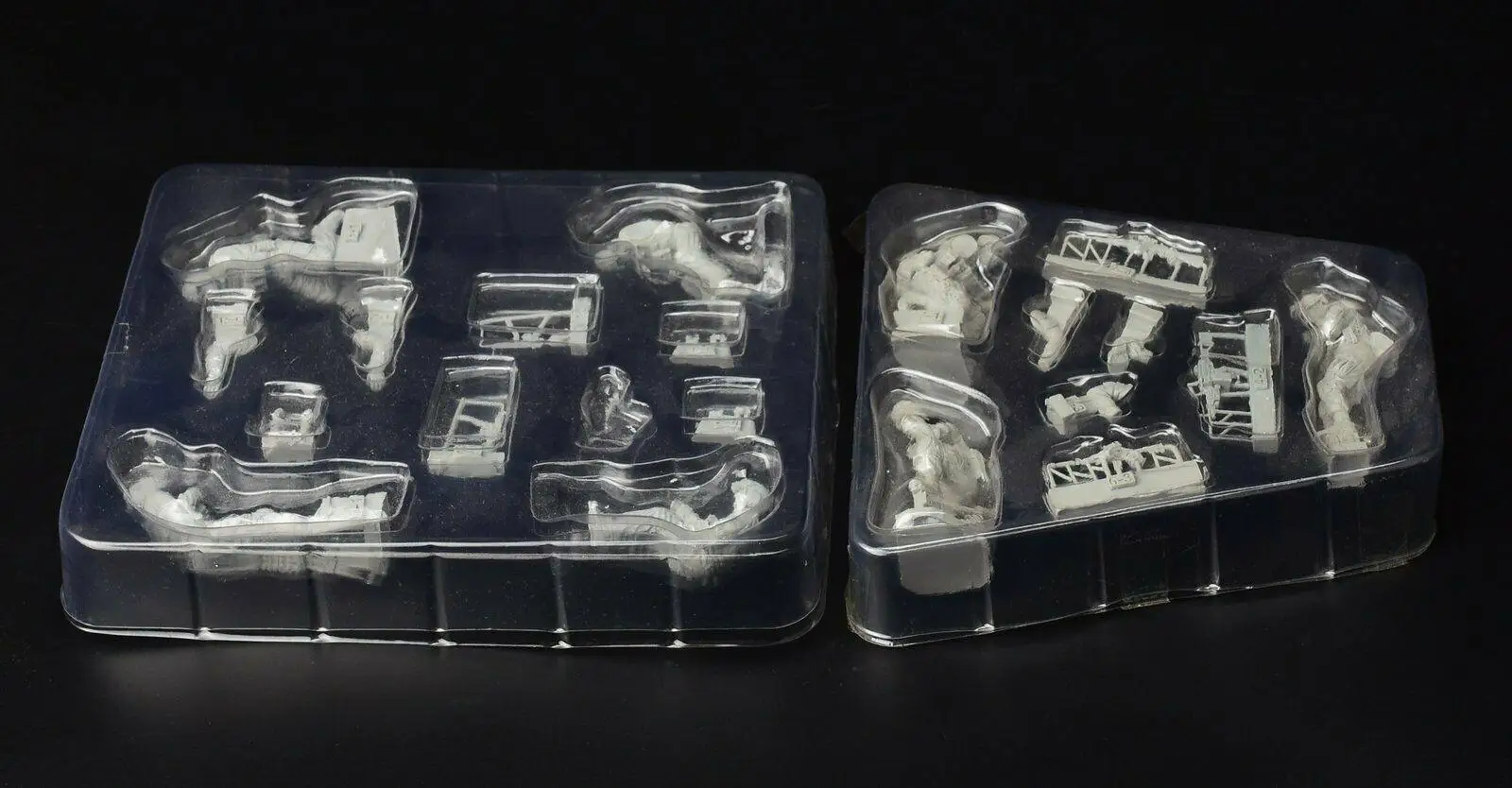

Kitty Hawk KH50005+ 1/35 U.S Soldier for MH-60L [Resin Figure Set] NEW COMING