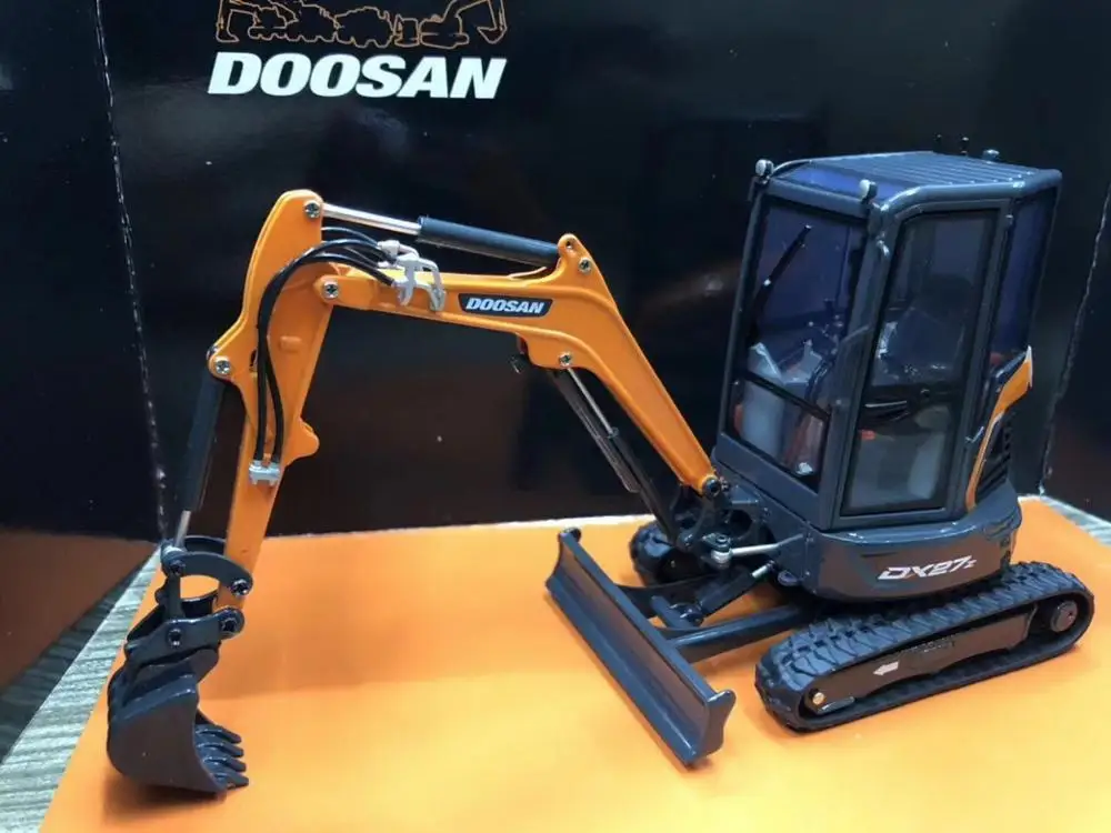 Универсальные хобби масштаб 1/25 DOOSAN DX27Z компактный экскаватор литые модели UH8141 |