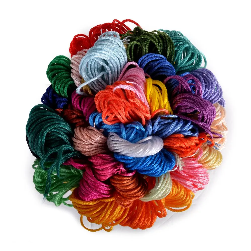 нитки для вязания. набор ниток для шитья. моток ниток для вязания. хлопчатобумажные нитки для вязания. мотки пряжи.